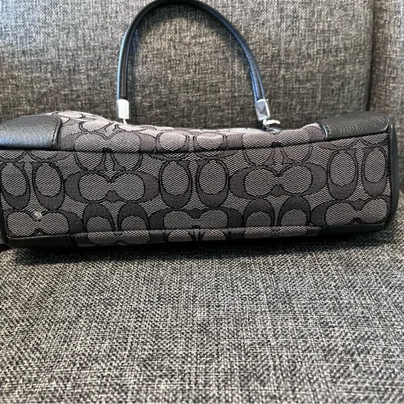 Coach Signature C Purse - Picture 5 of 6